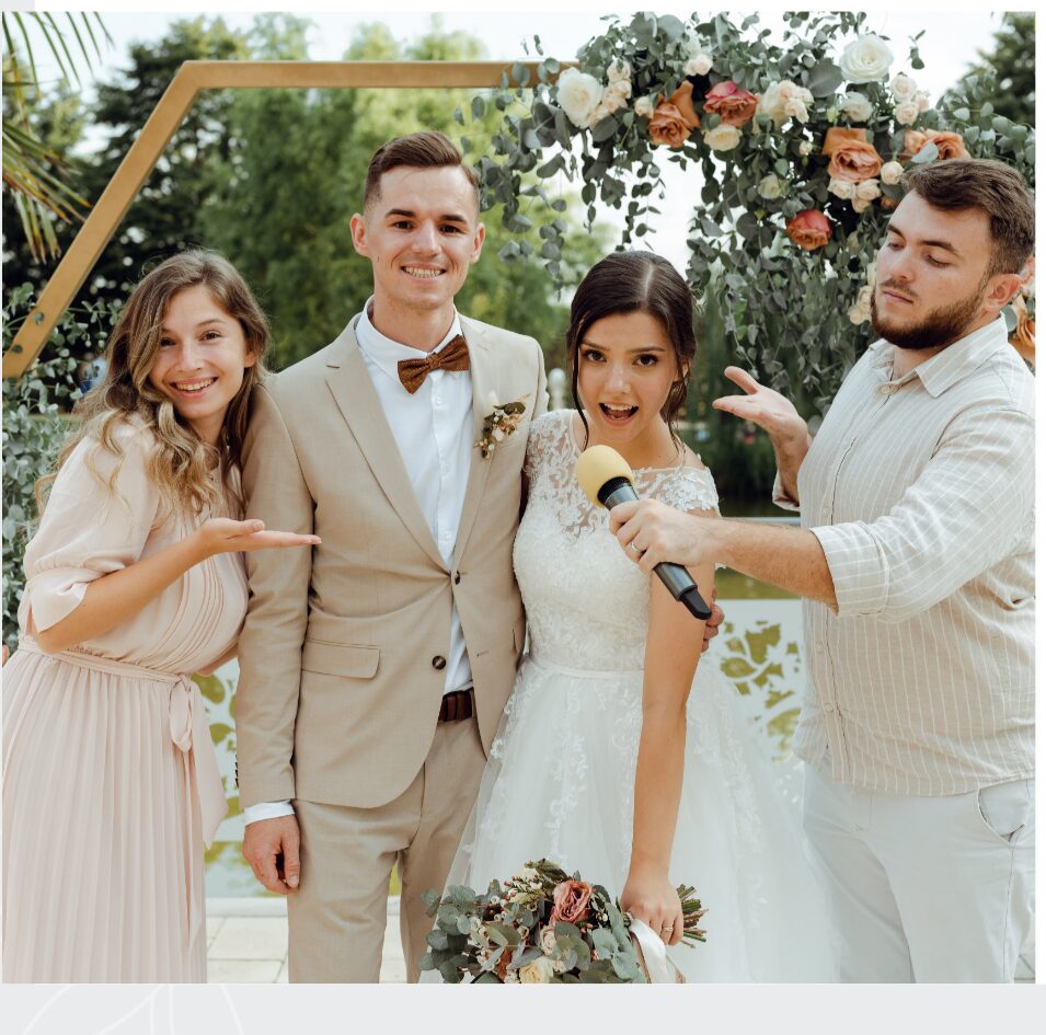 Planificarea nunții — Wedding Masters Echipa Wedding Masters alături de miri la o nuntă în Timișoara